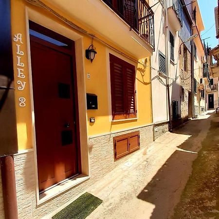 Alley 8 Scilla Kültér fotó